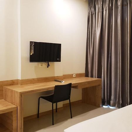Oyo 90015 Platinum Guest House Medan Kültér fotó