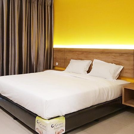 Oyo 90015 Platinum Guest House Medan Kültér fotó