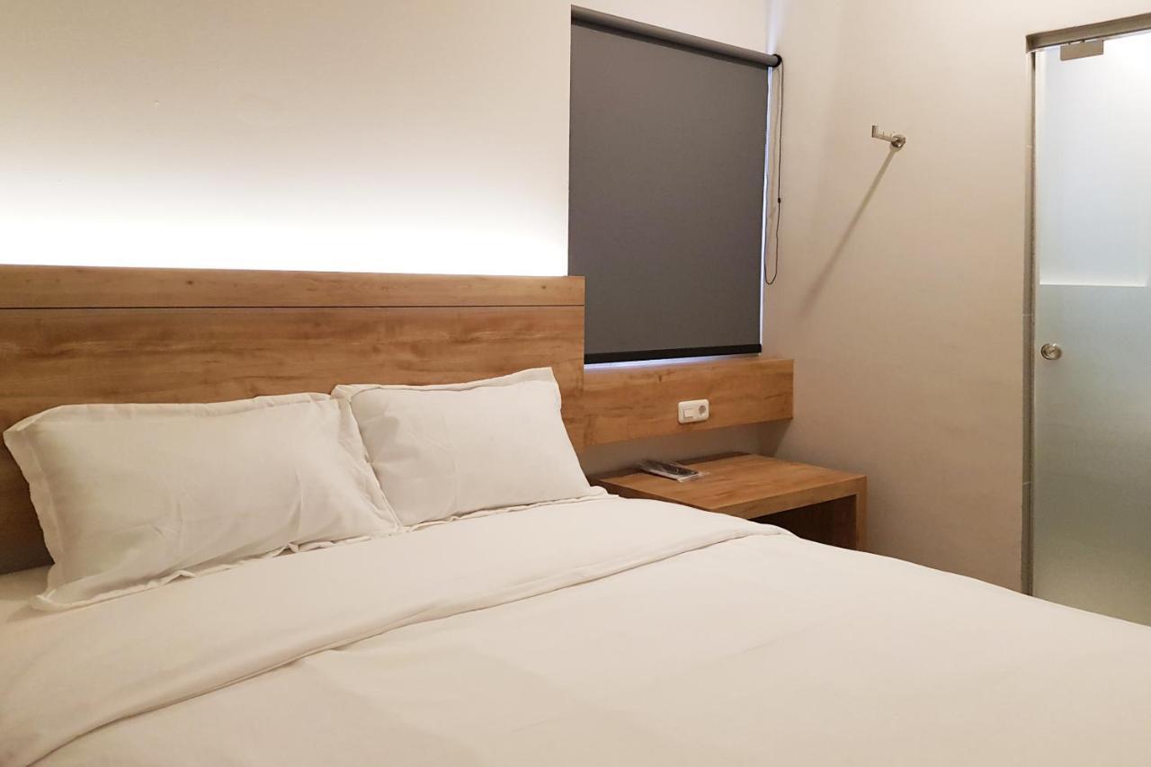 Oyo 90015 Platinum Guest House Medan Kültér fotó