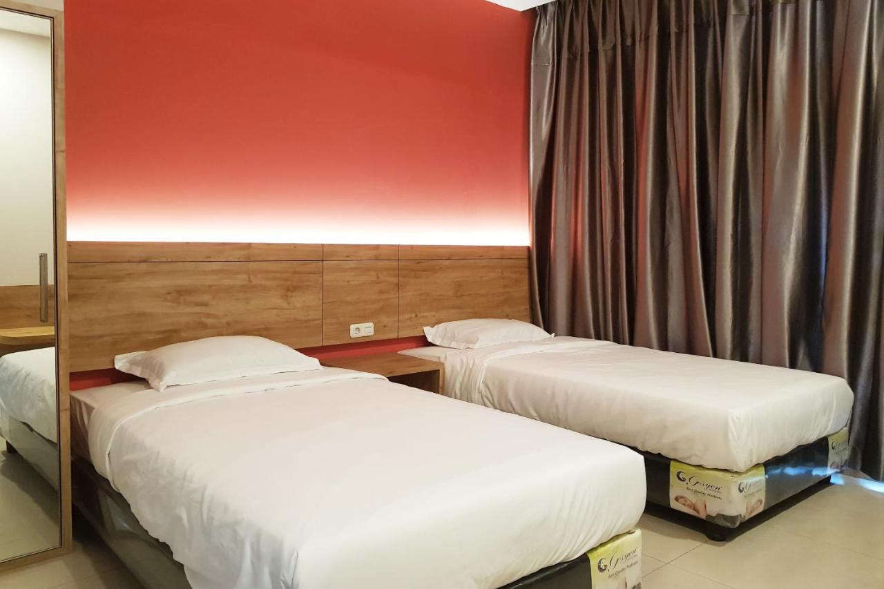 Oyo 90015 Platinum Guest House Medan Kültér fotó