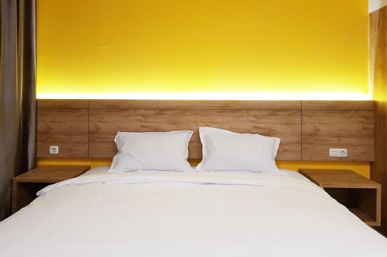 Oyo 90015 Platinum Guest House Medan Kültér fotó