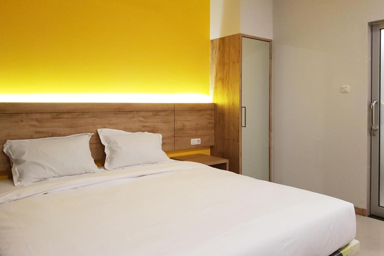 Oyo 90015 Platinum Guest House Medan Kültér fotó