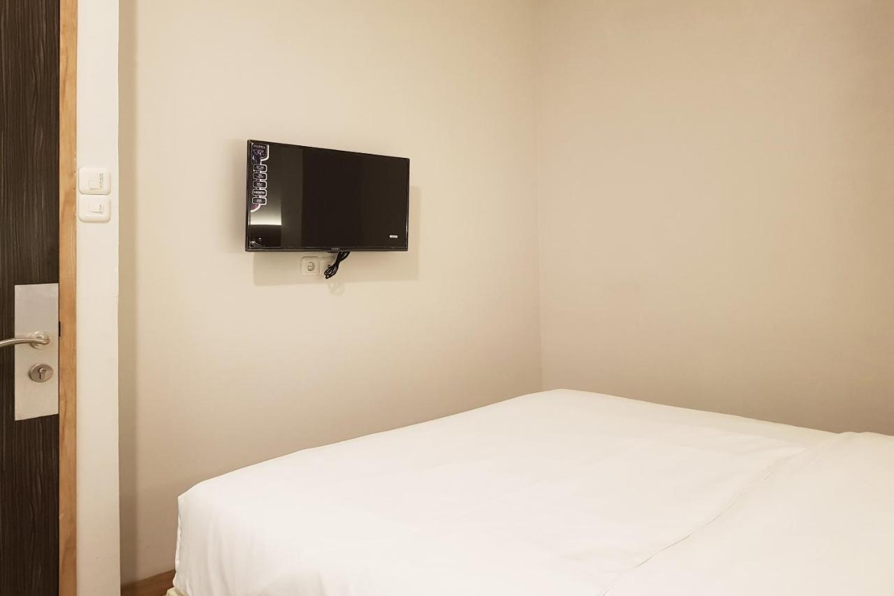 Oyo 90015 Platinum Guest House Medan Kültér fotó