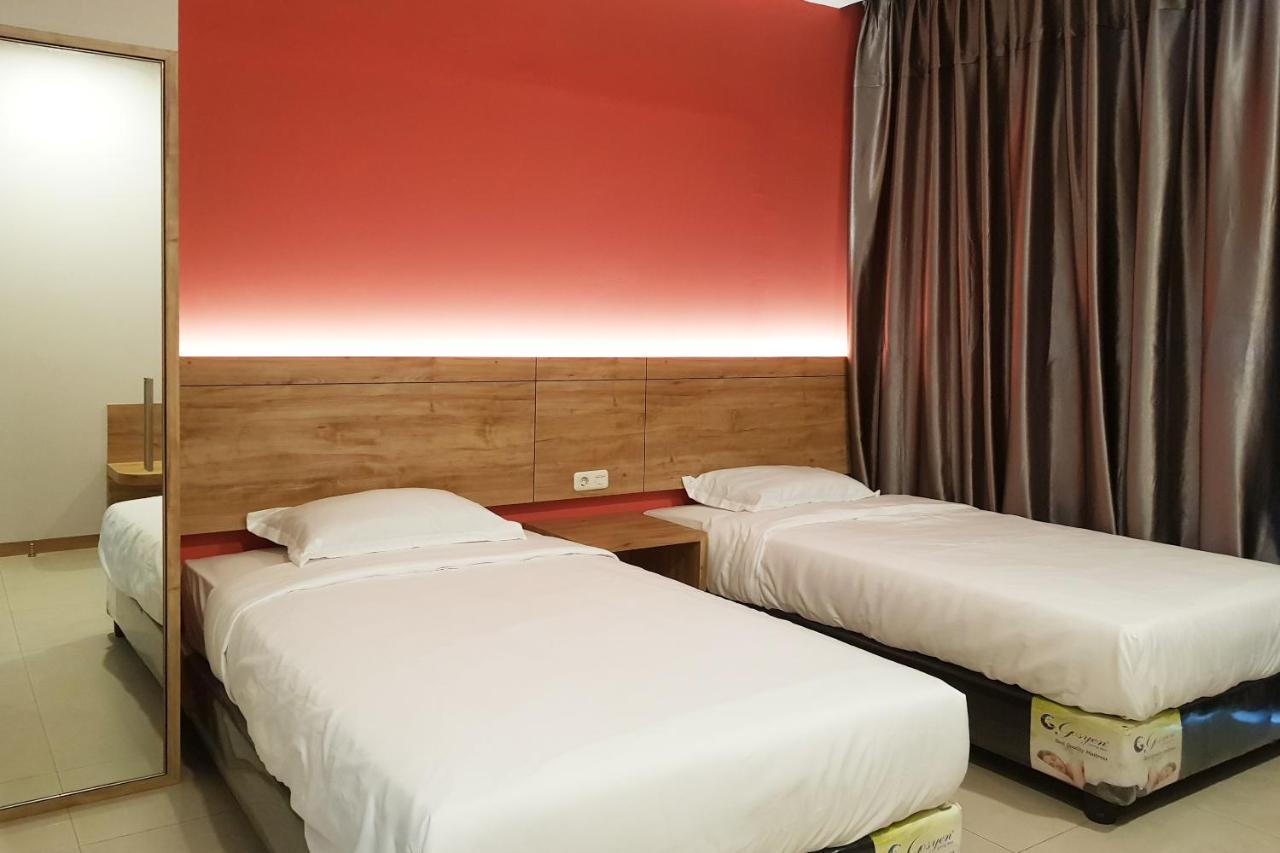Oyo 90015 Platinum Guest House Medan Kültér fotó