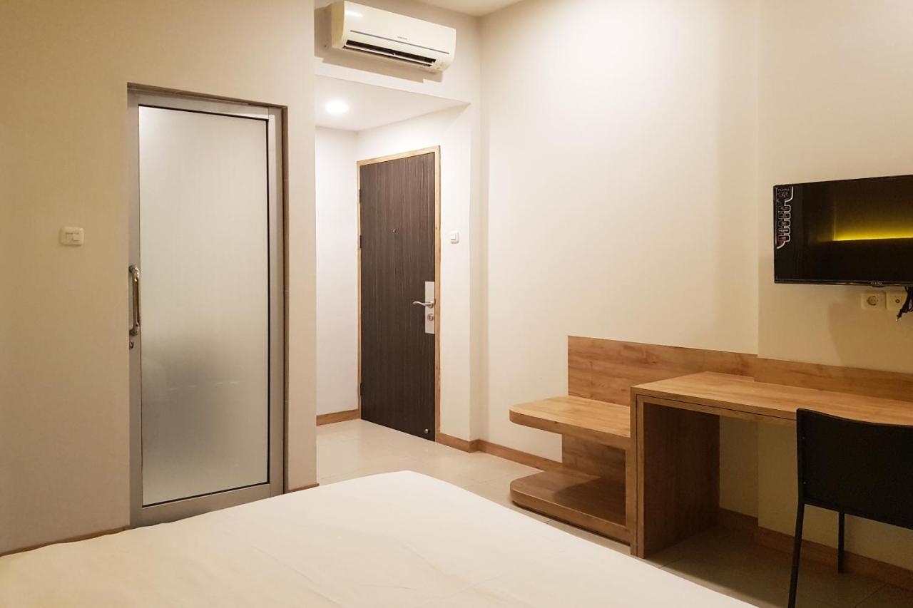 Oyo 90015 Platinum Guest House Medan Kültér fotó