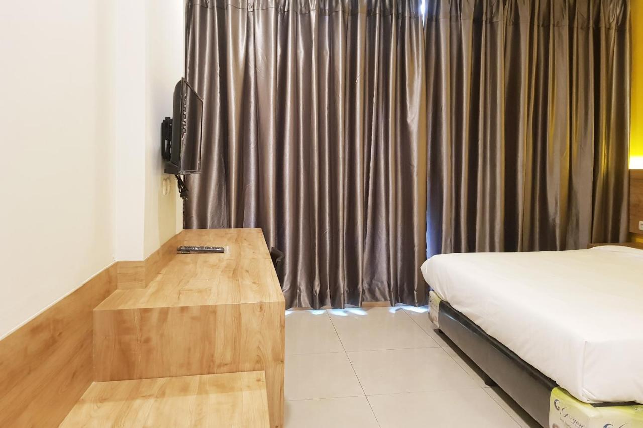 Oyo 90015 Platinum Guest House Medan Kültér fotó