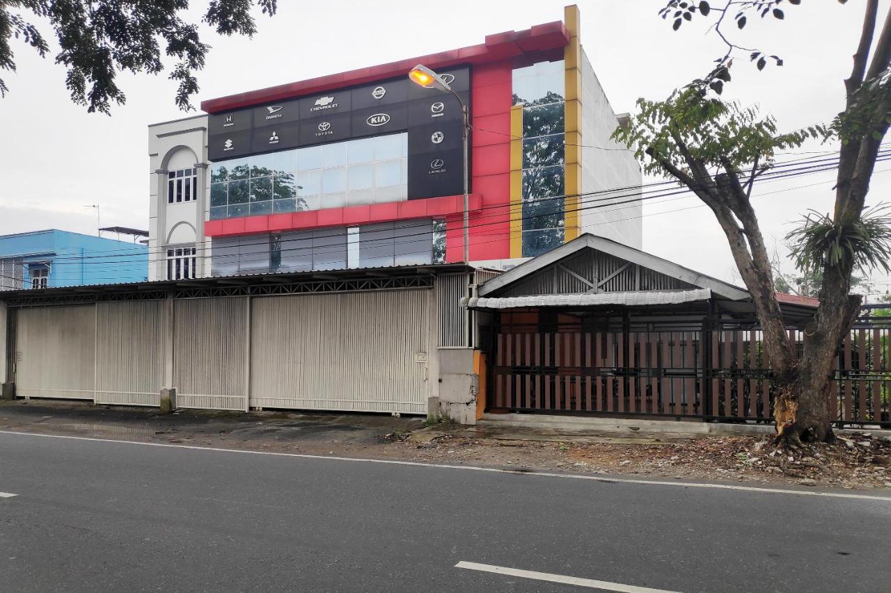 Oyo 90015 Platinum Guest House Medan Kültér fotó